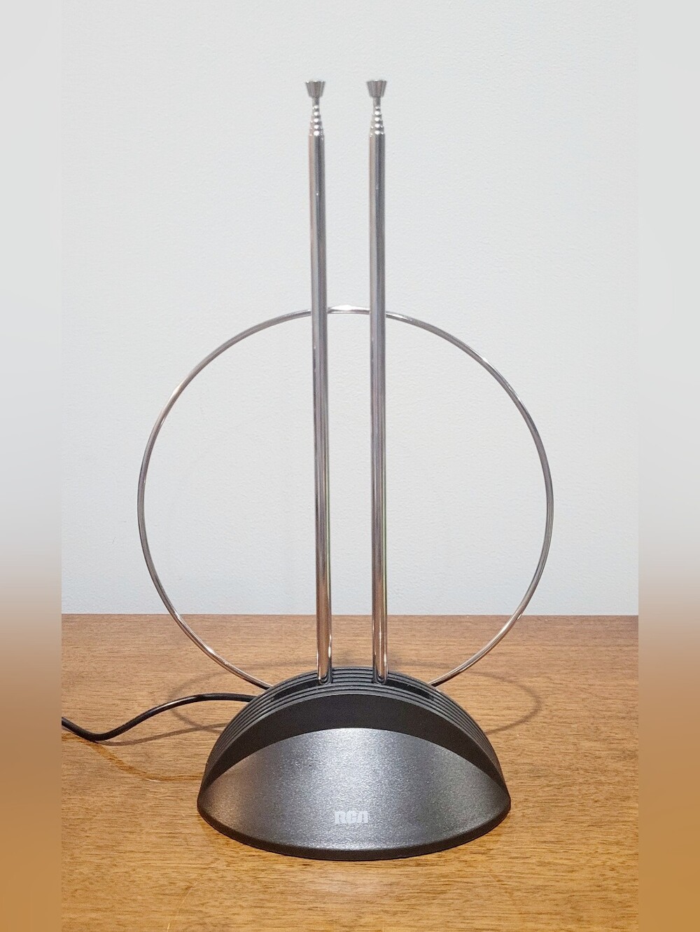 RCA Indoor TV Antenna 4 Poaition Telescoping Rabbit Ears UHF Loop